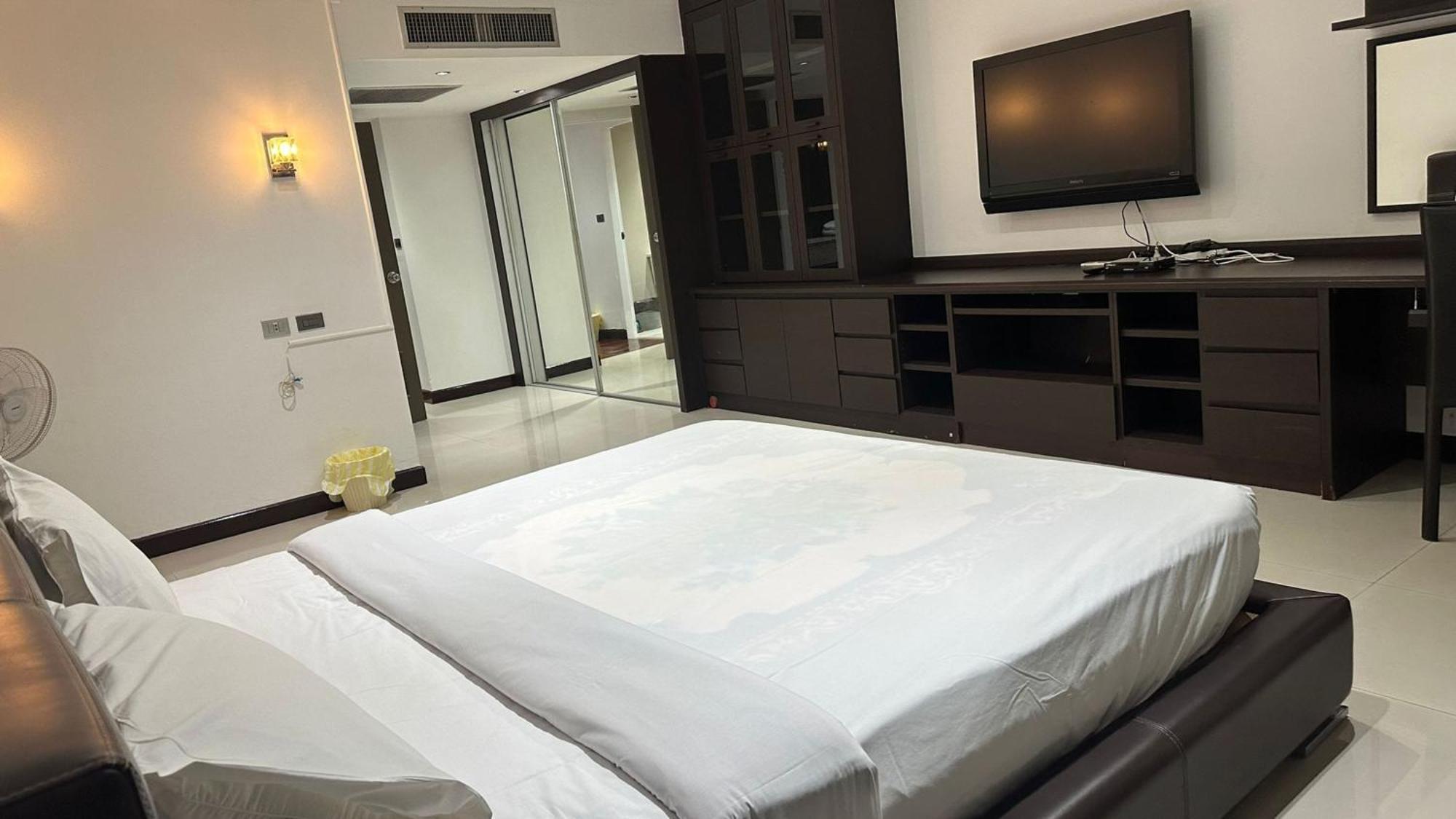 Omni Tower Sukhumvit Soi 4 Direct Banguecoque Exterior foto