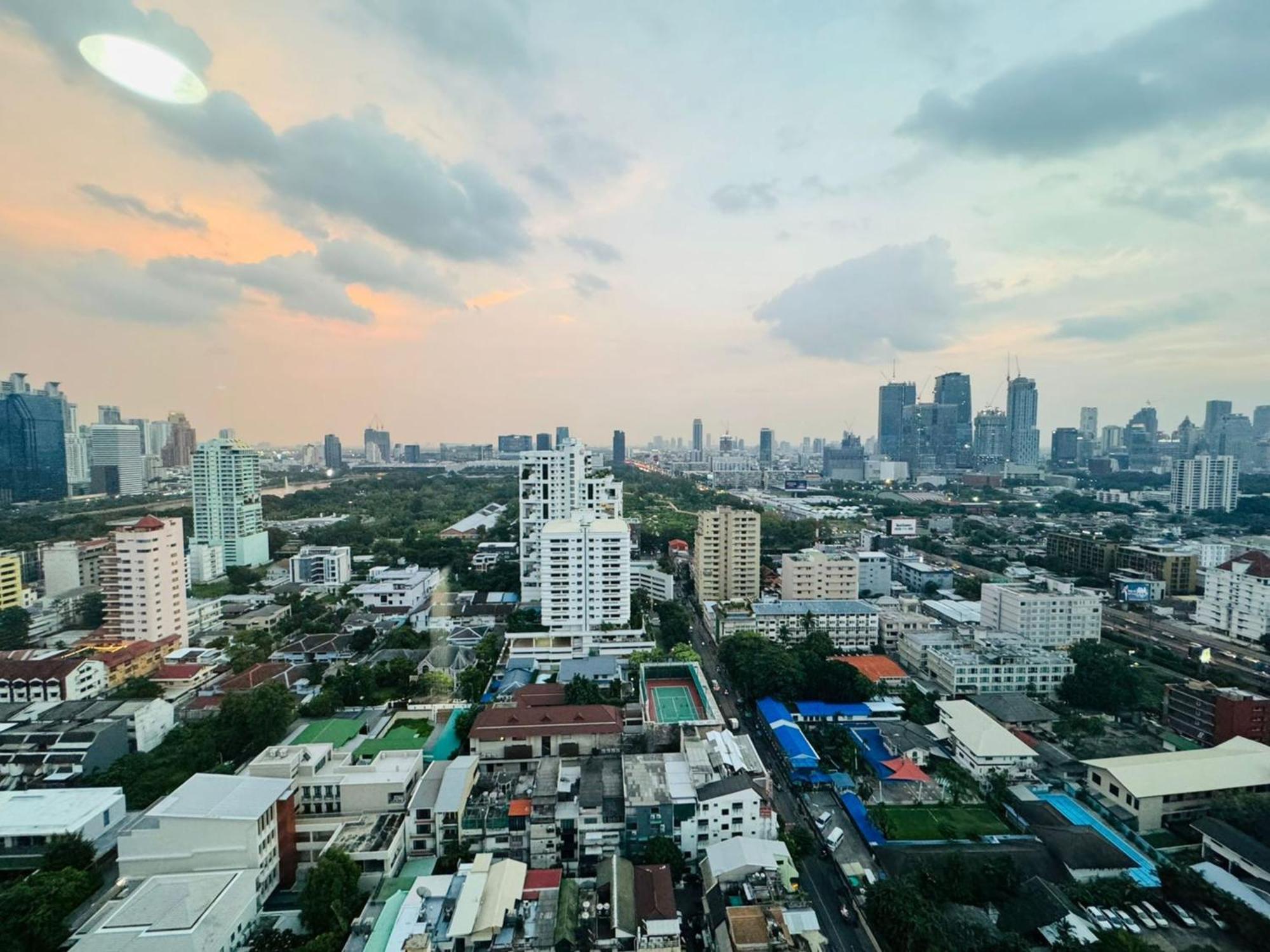 Omni Tower Sukhumvit Soi 4 Direct Banguecoque Exterior foto